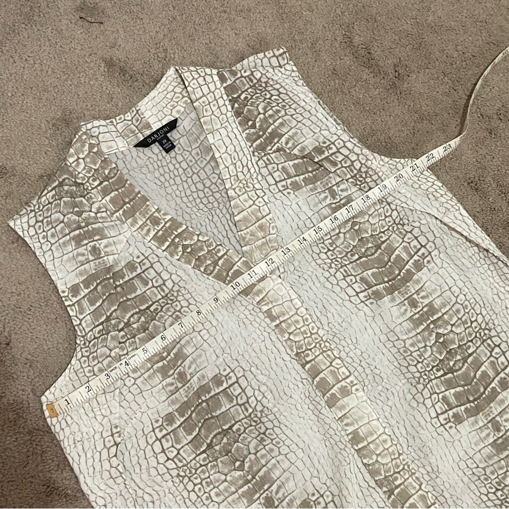 Sleeveless Croc-Print Blouse - White and Gray - Picture 5 of 8